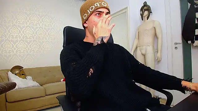 Snapshot of BrandonTate chatting on January 7, 2:08 pm BrandonTate online show from January 7, 2:08 pm