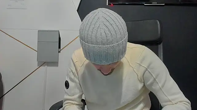 Snapshot of BrandonTate chatting on January 11, 7:13 am BrandonTate online show from January 11, 7:13 am