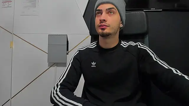 Snapshot of BrandonTate chatting on January 13, 5:46 am BrandonTate online show from January 13, 5:46 am