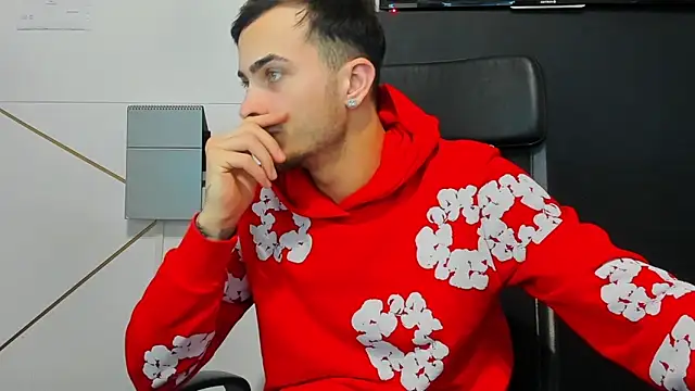 Snapshot of BrandonTate chatting on January 14, 7:25 am BrandonTate online show from January 14, 7:25 am