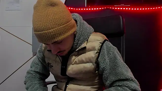 Snapshot of BrandonTate chatting on February 2, 5:17 am BrandonTate online show from February 2, 5:17 am