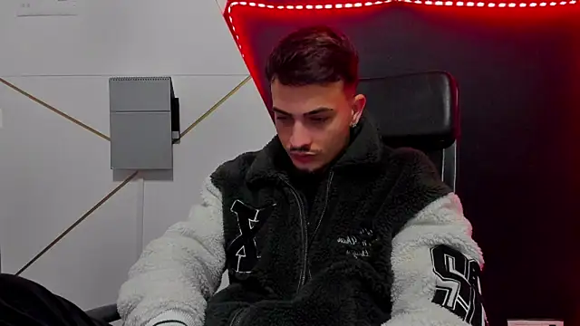 Snapshot of BrandonTate chatting on February 6, 5:56 am BrandonTate online show from February 6, 5:56 am