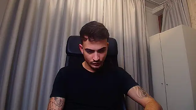 Snapshot of BrandonTate chatting on February 6, 6:00 pm BrandonTate online show from February 6, 6:00 pm