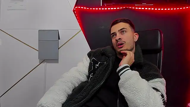 Snapshot of BrandonTate chatting on February 11, 7:02 am BrandonTate online show from February 11, 7:02 am