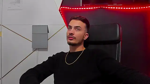 Snapshot of BrandonTate chatting on February 14, 6:54 am BrandonTate online show from February 14, 6:54 am