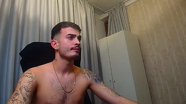 Snapshot of BrandonTate chatting on February 14, 6:59 pm BrandonTate online show from February 14, 6:59 pm