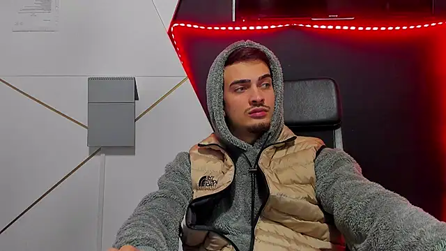 Snapshot of BrandonTate chatting on February 15, 8:02 am BrandonTate online show from February 15, 8:02 am