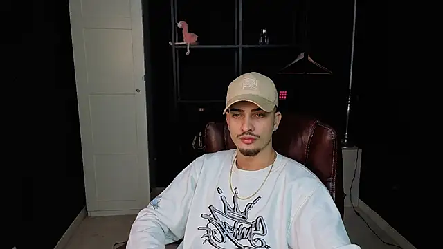 Snapshot of BrandonTate chatting on February 17, 10:56 am BrandonTate online show from February 17, 10:56 am