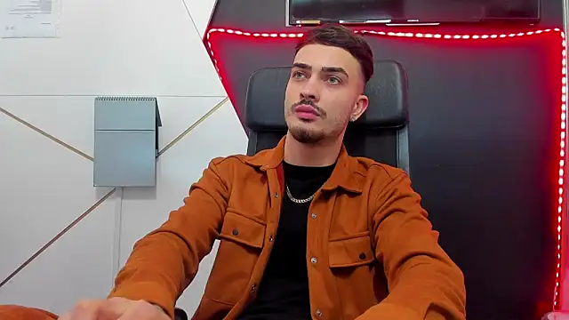 Snapshot of BrandonTate chatting on February 23, 9:50 am BrandonTate online show from February 23, 9:50 am