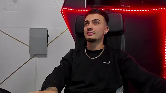 Snapshot of BrandonTate chatting on February 26, 4:55 am BrandonTate online show from February 26, 4:55 am