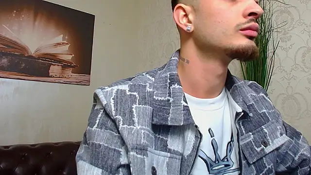 Snapshot of BrandonTate chatting on March 12, 12:33 pm BrandonTate online show from March 12, 12:33 pm