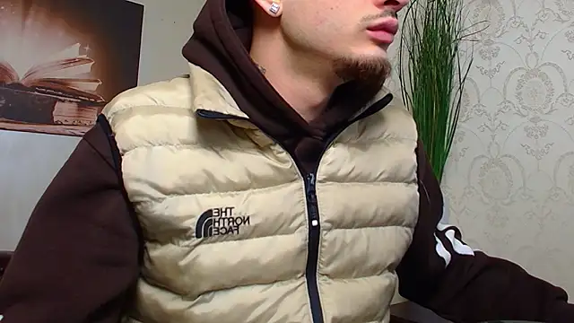 Snapshot of BrandonTate chatting on March 17, 5:44 am BrandonTate online show from March 17, 5:44 am