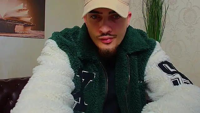 Snapshot of BrandonTate chatting on March 20, 4:39 am BrandonTate online show from March 20, 4:39 am