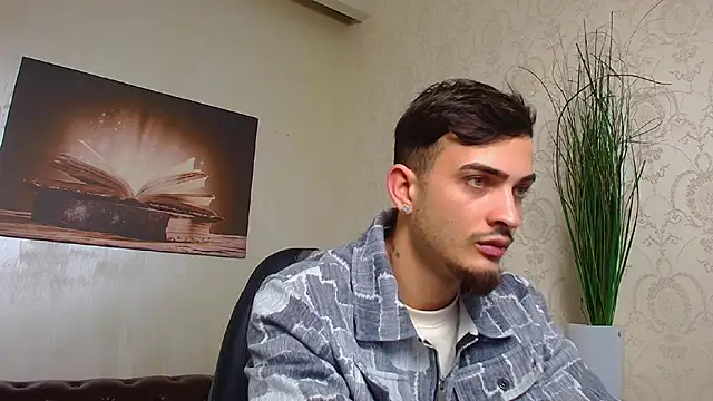 Snapshot of BrandonTate chatting on March 23, 4:44 pm BrandonTate online show from March 23, 4:44 pm