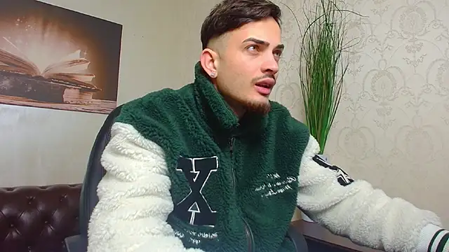 Snapshot of BrandonTate chatting on March 27, 5:02 am BrandonTate online show from March 27, 5:02 am