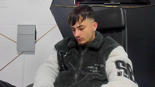 Snapshot of BrandonTate chatting on March 28, 6:02 am BrandonTate online show from March 28, 6:02 am