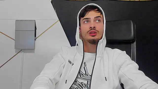 Snapshot of BrandonTate chatting on April 1, 2:03 pm BrandonTate online show from April 1, 2:03 pm