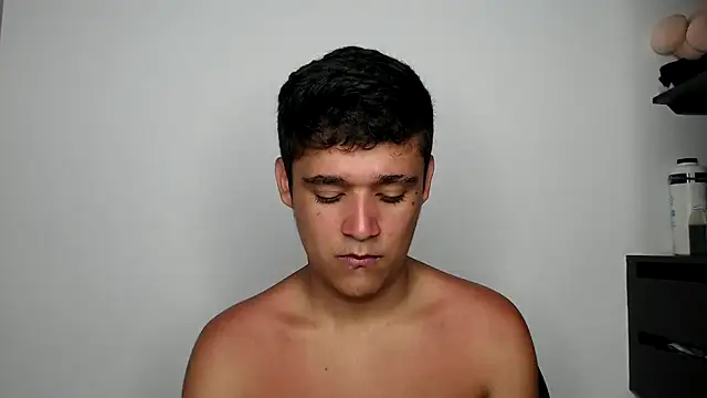 Snapshot of kaiine190 chatting on April 7, 6:47 am kaiine190 online show from April 7, 6:47 am