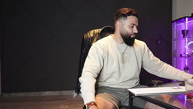 mattmasterss online show from April 24, 8:11 pm