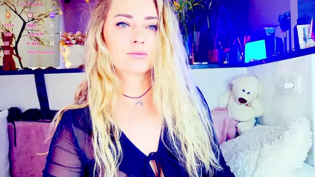  JuliaSpace  online show from May 6, 4:45 pm