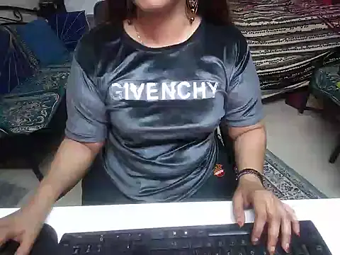 Arushisingh8888 online show from February 5, 10:51 am