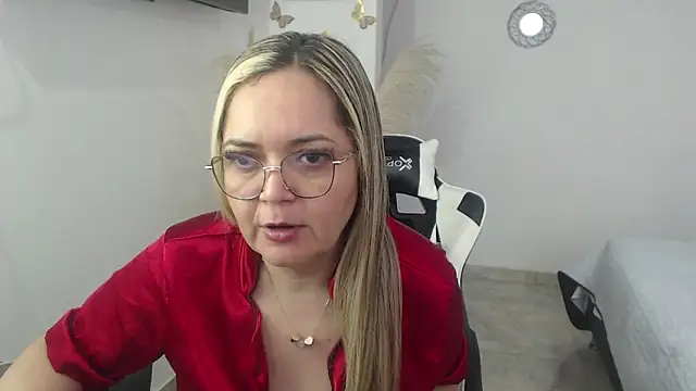 Snapshot of samy_vsn chatting on April 12, 2:33 pm samy vsn online show from April 12, 2:33 pm