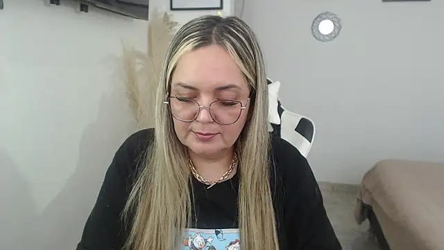 Snapshot of samy_vsn chatting on April 18, 6:34 pm samy vsn online show from April 18, 6:34 pm