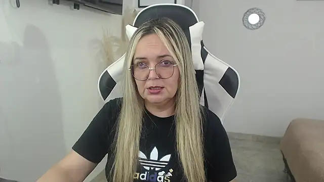 Snapshot of samy_vsn chatting on April 23, 4:53 pm samy vsn online show from April 23, 4:53 pm