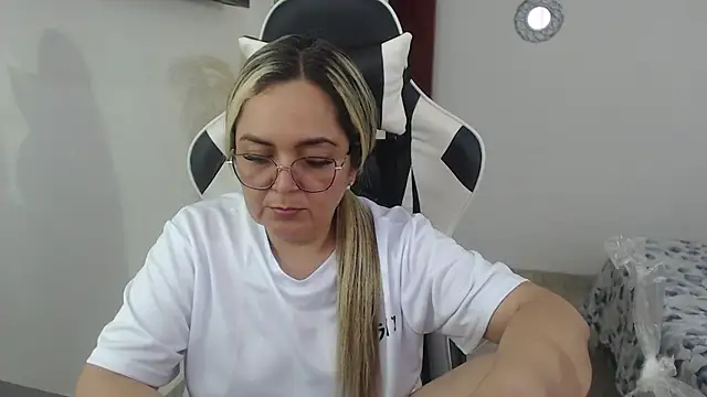 Snapshot of samy_vsn chatting on May 12, 7:22 pm samy vsn online show from May 12, 7:22 pm