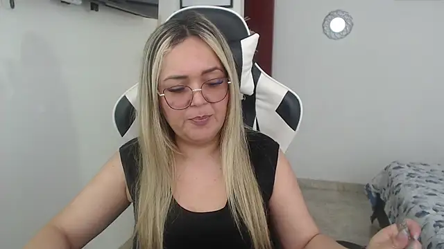 Snapshot of samy_vsn chatting on May 14, 6:58 pm samy vsn online show from May 14, 6:58 pm