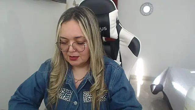 Snapshot of samy_vsn chatting on May 23, 8:57 pm samy vsn online show from May 23, 8:57 pm