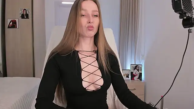 Snapshot of CharlotteWells chatting on December 20, 5:53 pm CharlotteWells online show from December 20, 5:53 pm