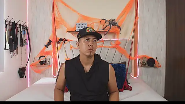 Liana Asaff online show from October 20, 6:30 pm