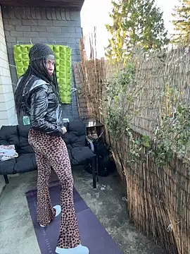 Snapshot of Shantel-Olivia chatting on December 15, 8:40 am Shantel-Olivia online show from December 15, 8:40 am