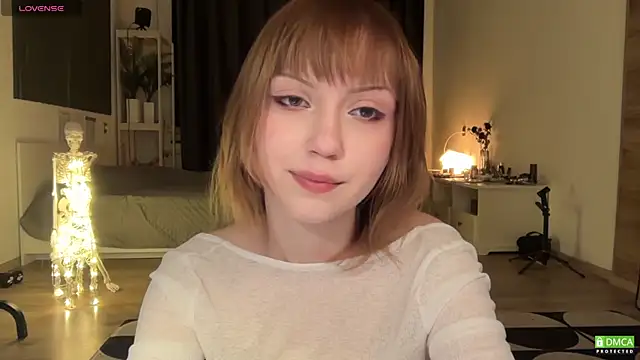 Snapshot of electric_babe chatting on December 19, 2:35 pm electric babe online show from December 19, 2:35 pm