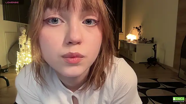 Snapshot of electric_babe chatting on December 21, 2:24 pm electric babe online show from December 21, 2:24 pm