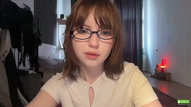 Snapshot of electric_babe chatting on July 4, 1:50 pm electric babe online show from July 4, 1:50 pm