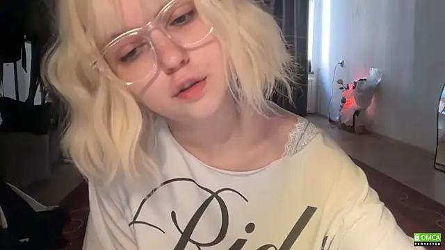 Snapshot of electric_babe chatting on July 19, 2:10 pm electric babe online show from July 19, 2:10 pm