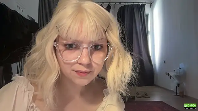 Snapshot of electric_babe chatting on August 2, 3:32 pm electric babe online show from August 2, 3:32 pm