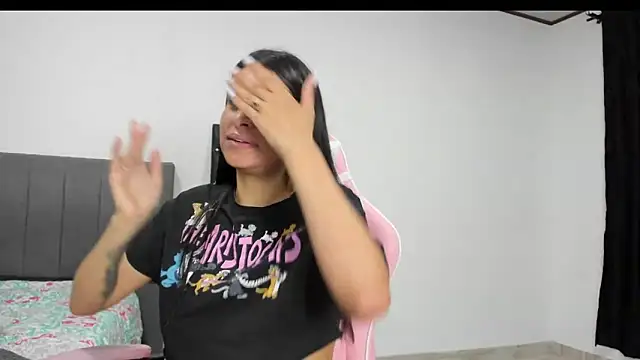 Snapshot of _elektrah chatting on February 16, 12:30 am  elektrah online show from February 16, 12:30 am