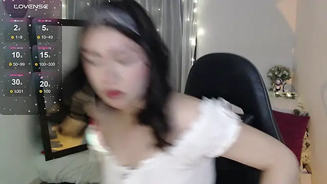 Snapshot of mily_thomson_b_ chatting on February 13, 11:56 pm mily thomson b online show from February 13, 11:56 pm