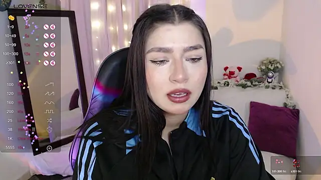 Snapshot of mily_thomson_b_ chatting on March 9, 1:31 am mily thomson b online show from March 9, 1:31 am