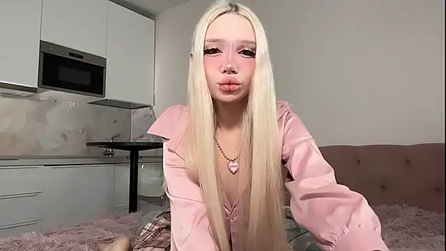 Snapshot of diaqua chatting on November 13, 12:42 am diaqua online show from November 13, 12:42 am