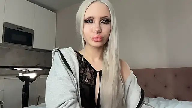 Snapshot of diaqua chatting on April 4, 5:49 am diaqua online show from April 4, 5:49 am