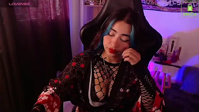 sweetcoralinee online show from October 1, 10:16 pm