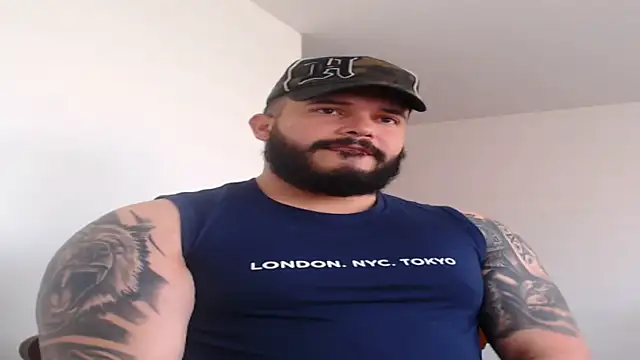 Snapshot of alexandergranda71 chatting on December 31, 2:36 pm alexandergranda71 online show from December 31, 2:36 pm