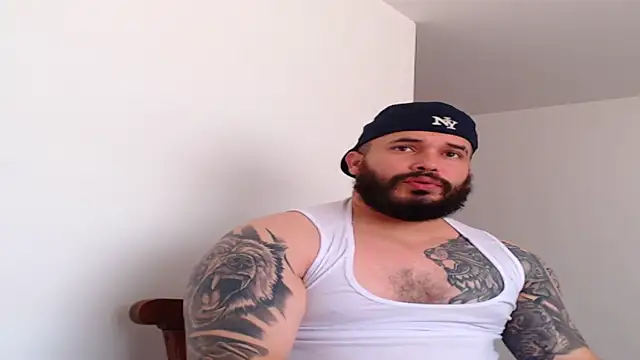 Snapshot of alexandergranda71 chatting on February 14, 3:47 pm alexandergranda71 online show from February 14, 3:47 pm