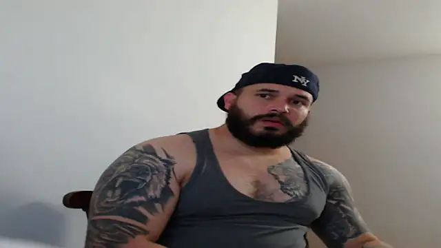 Snapshot of alexandergranda71 chatting on February 18, 12:04 am alexandergranda71 online show from February 18, 12:04 am