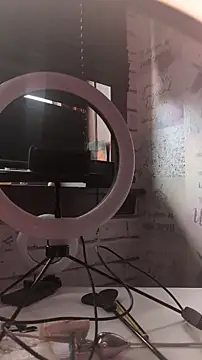 Snapshot of KinkyLittleWitch chatting on February 10, 1:22 pm KinkyLittleWitch online show from February 10, 1:22 pm