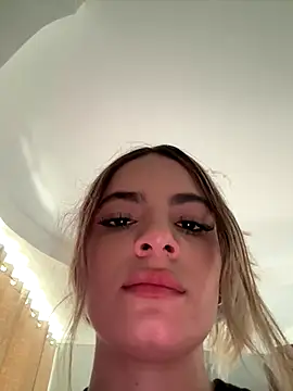 Snapshot of emiss_ chatting on December 7, 5:42 pm emiss online show from December 7, 5:42 pm